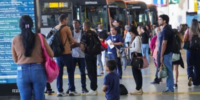 40-das-mulheres-no-brasil-ja-abriram-mao-de-empregos-por-dificuldade-de-deslocam — 100