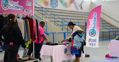 fundo-social-de-guarulhos-distribui-mil-pecas-de-roupas-em-cumbica — 99