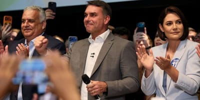 flavio-bolsonaro-recebe-apoio-de-partidos-e-propoe-mudancas-na-constituicao — 45