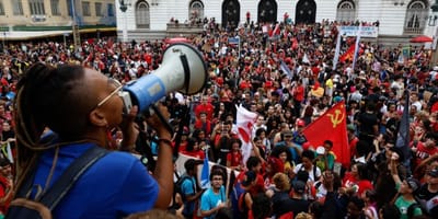 estudantes-realizam-atos-pelo-pais-em-apoio-a-lula — 35