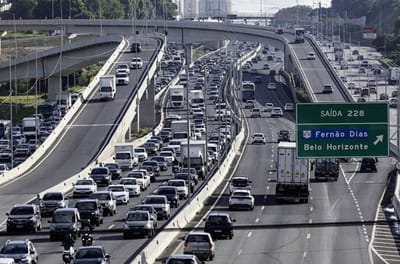 volta-do-feriadao-deve-intensificar-transito-na-dutra-ayrton-senna-e-fernao-dias — 30