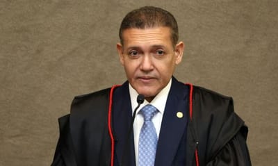 tse-suspende-circulacao-de-jornal-de-sindicato-apos-denuncia-de-flavio-bolsonaro — 29