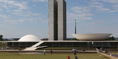 senado-pode-votar-em-dois-turnos-pec-do-fim-da-escala-6×1-nesta-quarta-feira — 24