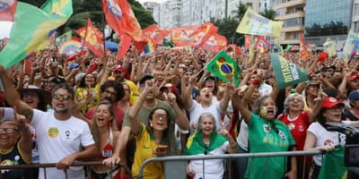 milhares-se-reunem-em-apoio-a-democracia-e-a-reeleicao-de-lula-em-500-cidades