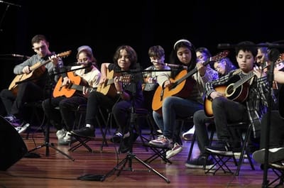 clube-do-violao-promove-concerto-gratuito-com-60-musicos-no-teatro-adamastor — brasil e mundo