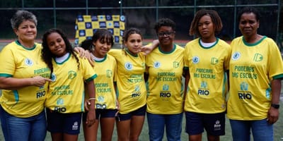 ex-jogadoras-da-selecao-feminina-incentivam-alunas-em-escolas-do-rio — esporte