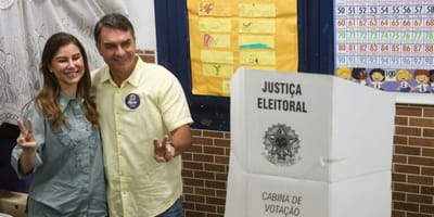 flavio-bolsonaro-defende-mudanca-ao-votar-no-rio-de-janeiro — politca