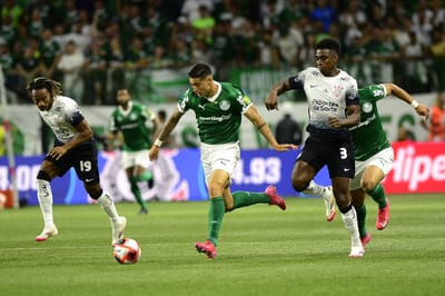 Corinthians sofreu defensivamente no primeiro tempo contra o Palmeiras — Foto: Marcos Ribolli — analise corinthians