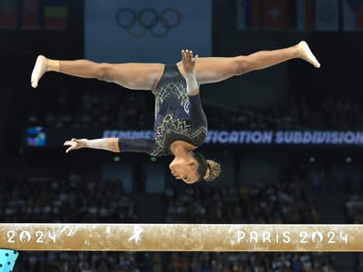 Classificação HistóricaRebeca Andrade teve um desempenho histórico na fase classificatória, garantindo sua vaga em cinco finais. A ginasta demonstrou sua versatilidade e talento em todos os aparelhos, consolidando sua posição como uma das maiores ginastas da atualidade. — rebeca andrade brilha em paris 2024