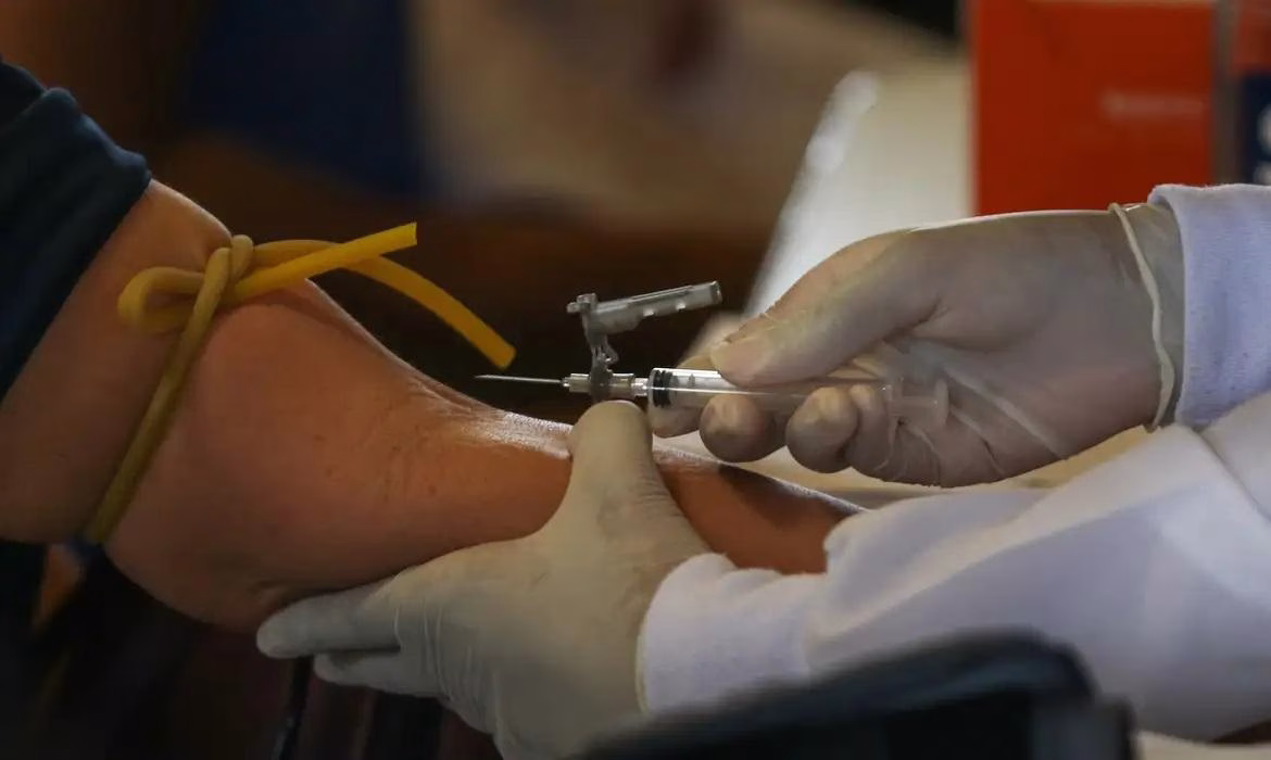 Casos confirmados em São Paulo acendem alerta para a arbovirose transmitida pelo mosquito maruim.