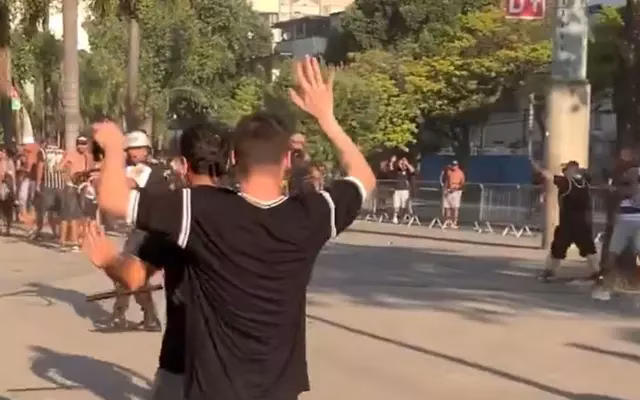 Ataque a Flamenguistas em Guarulhos: Torcida do Corinthians Faz Emboscada na Dutra