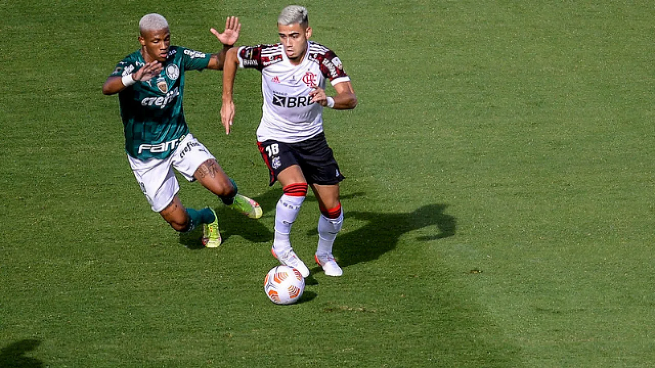 Palmeiras busca reforço de peso: Andreas Pereira na mira do Verdão