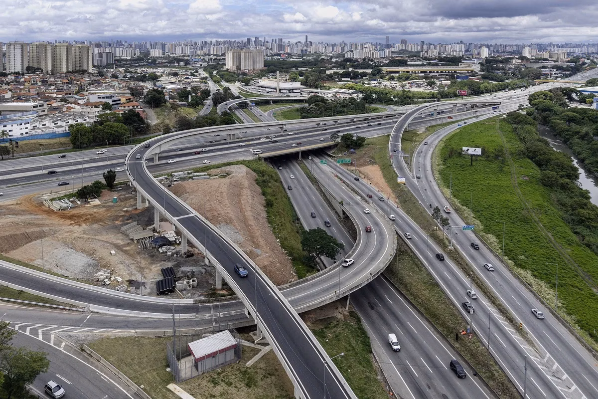 Ano Novo 2026: Melhores e piores horários nas rodovias de Guarulhos