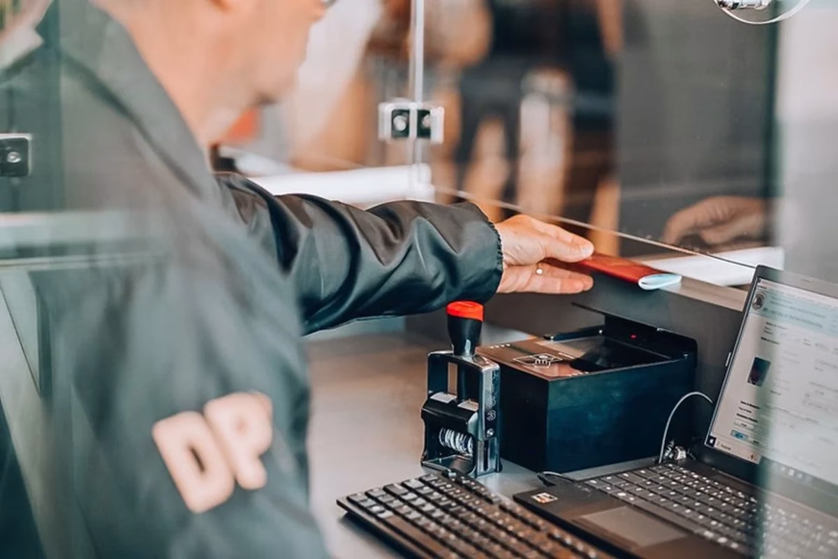 Ação da PF: Dois Foragidos da Justiça são Capturados no Aeroporto de Guarulhos