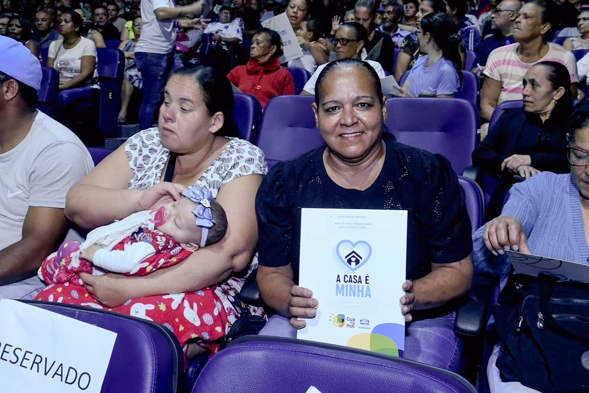 Regularização Fundiária Guarulhos, Títulos de Propriedade, Programa A Casa É Minha, Lucas Sanches, Jardim Centenário, Jardim Miranda, Jardim Angélica, Habitação Guarulhos, Segurança Jurídica, Secretaria de Habitação.